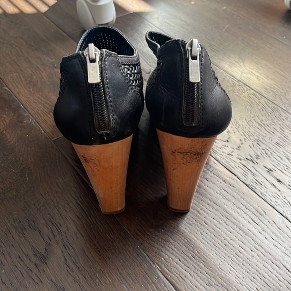 Banana republic peep toe caged bootie size 7.5 - Picture 3 of 5